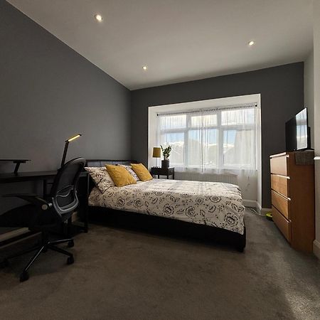 Entire House Floor Perfect For Couples & Freelancers - Available For Single Too Londres Exterior foto