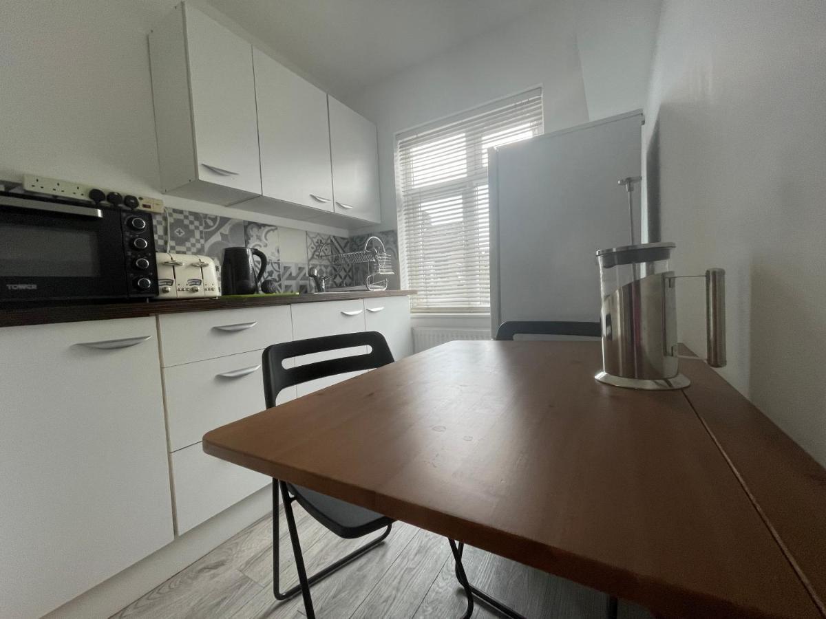 Entire House Floor Perfect For Couples & Freelancers - Available For Single Too Londres Exterior foto