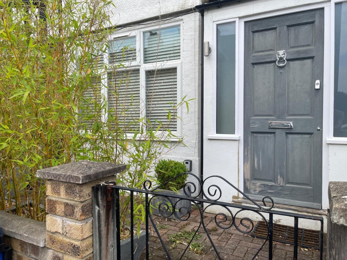 Entire House Floor Perfect For Couples & Freelancers - Available For Single Too Londres Exterior foto