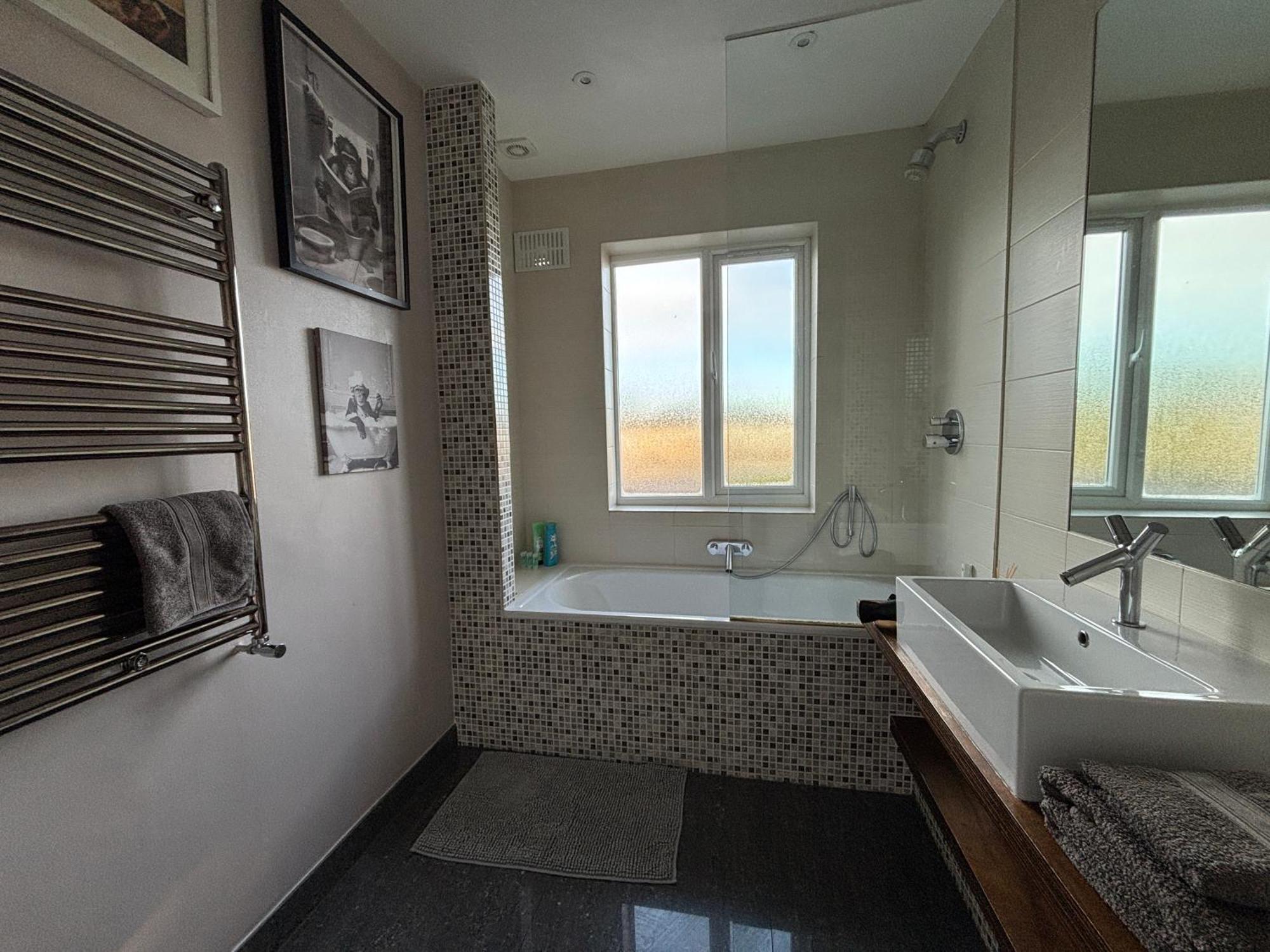 Entire House Floor Perfect For Couples & Freelancers - Available For Single Too Londres Exterior foto