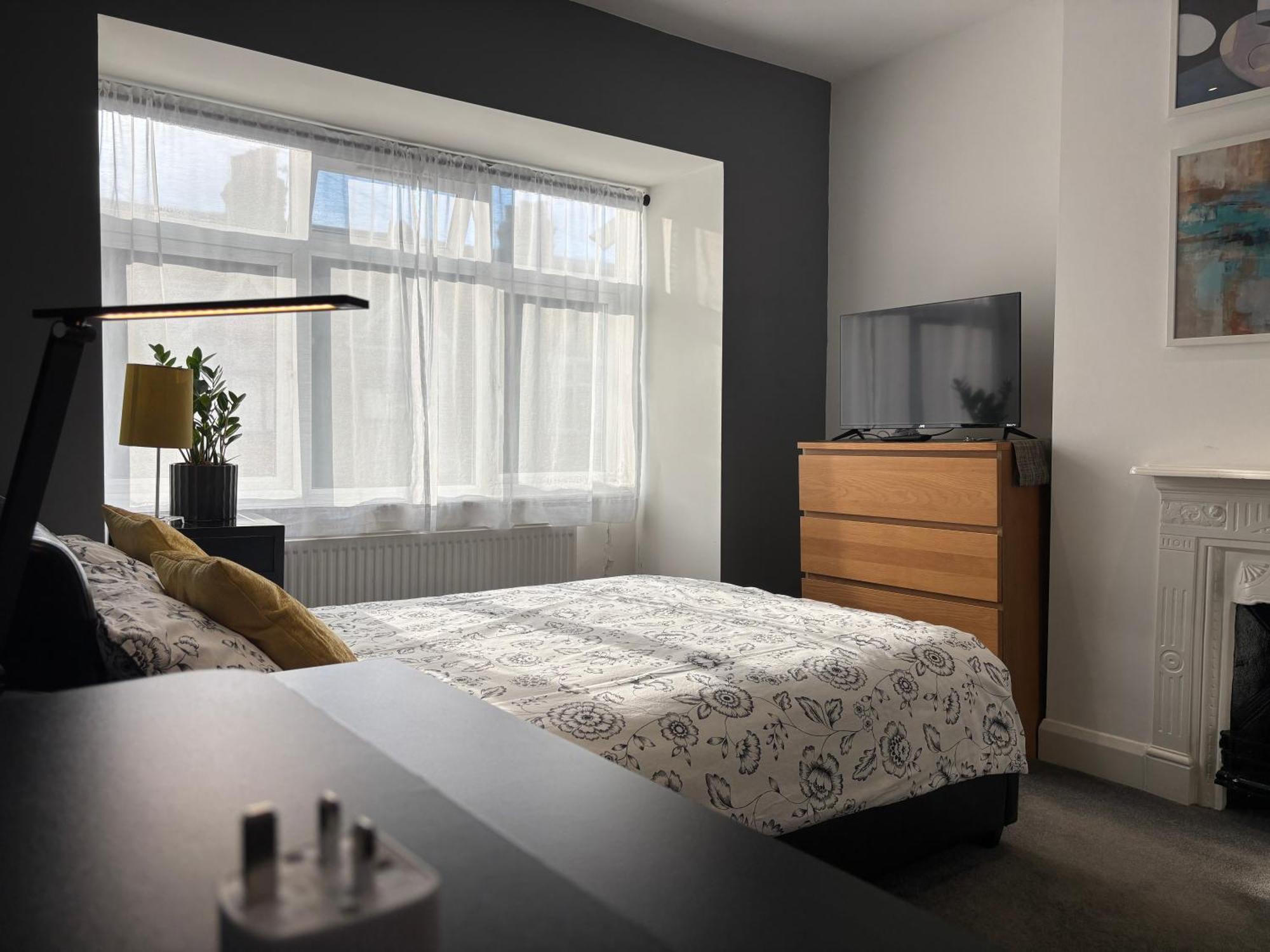 Entire House Floor Perfect For Couples & Freelancers - Available For Single Too Londres Exterior foto